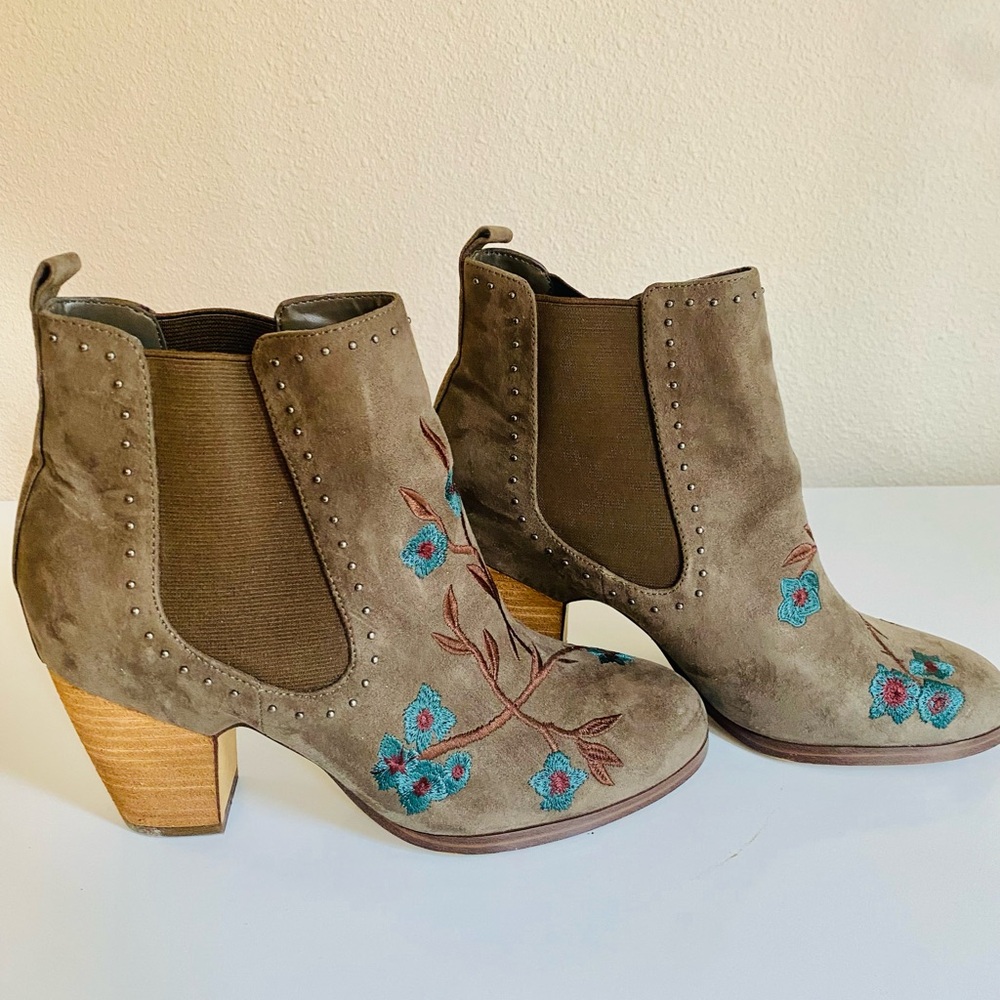 Crown Vintage Floral Embroidered Ankle Boots - Brown and Blue - Picture 2 of 7